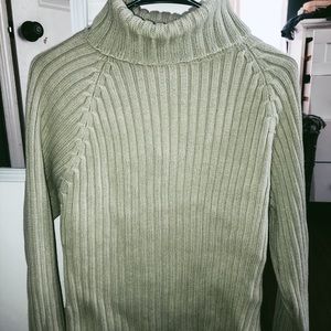 green turtle neck that’s super warm!!
